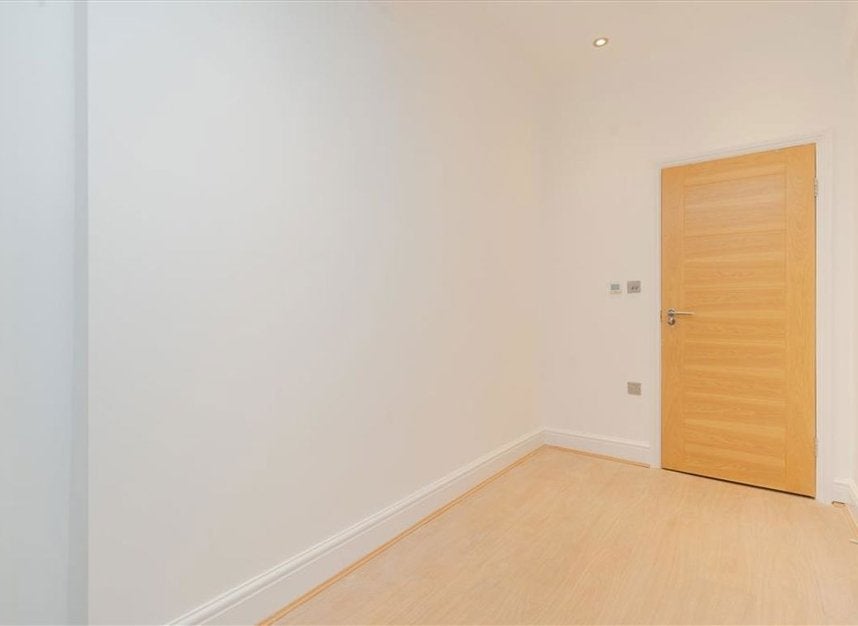 Flat Conway Street in Greater London