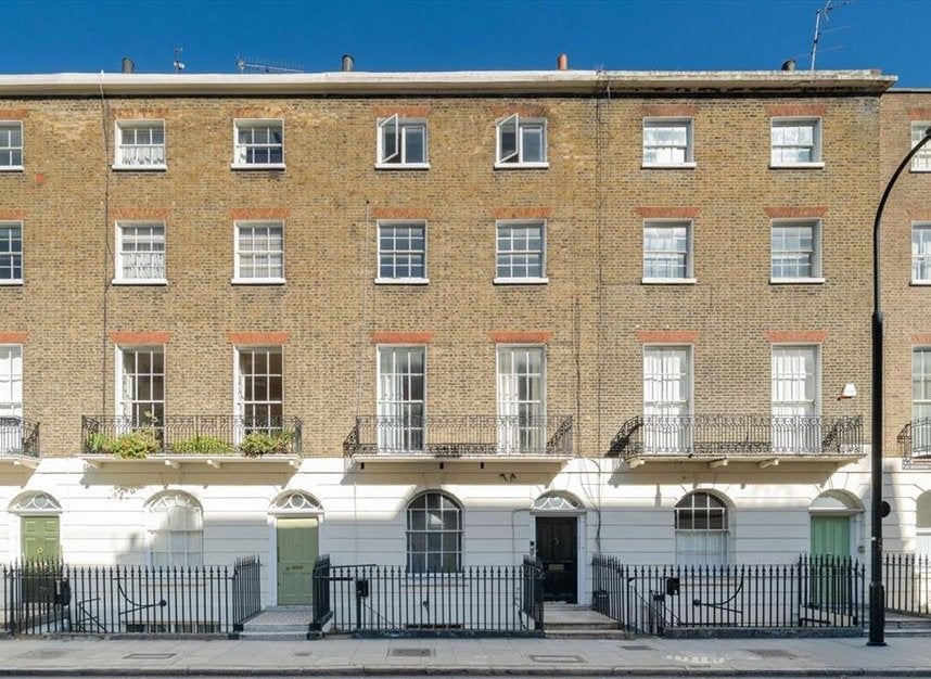 Flat Conway Street in Greater London