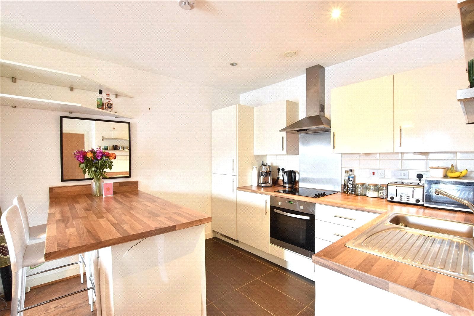 Flat Houseman Crescent in Manchester