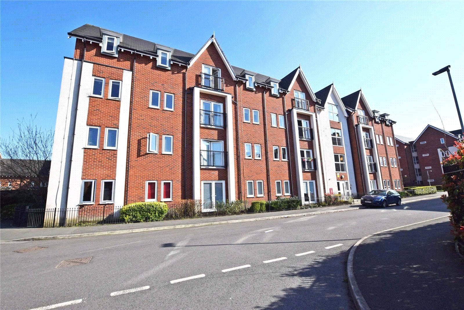 Flat Houseman Crescent in Manchester