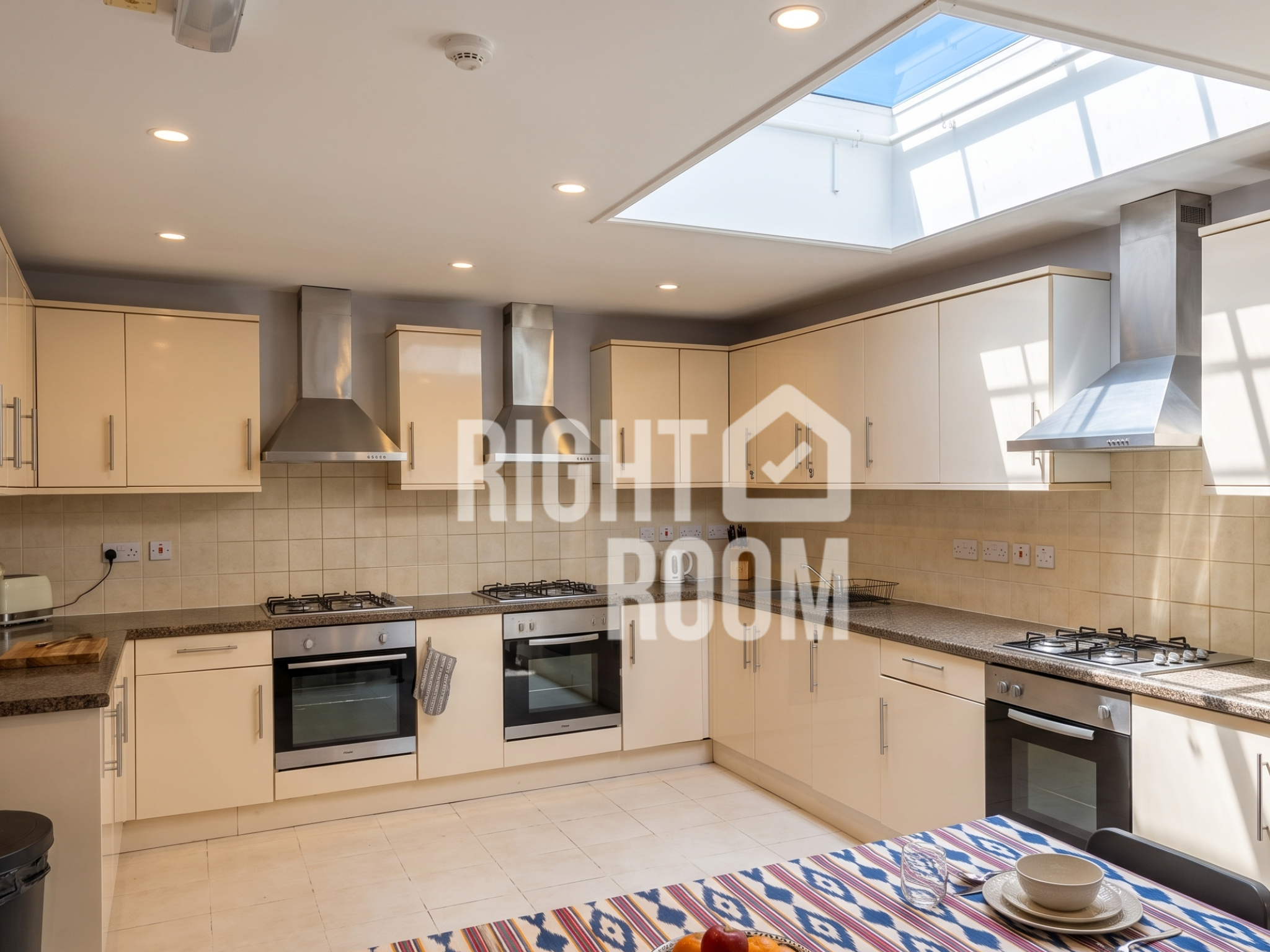 Room Falkland Road in Greater London