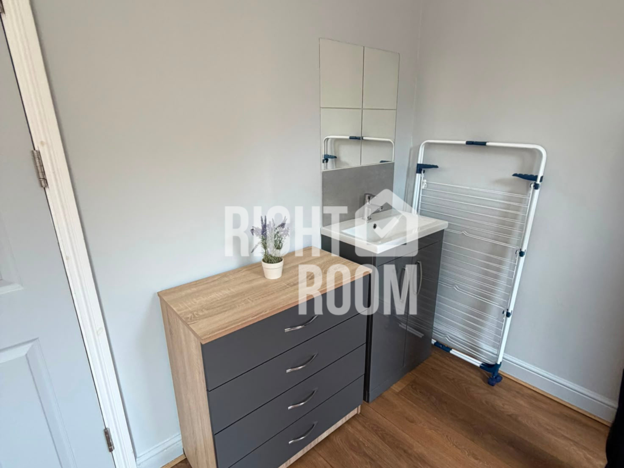 Room Falkland Road in Greater London