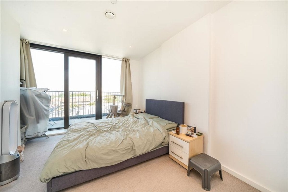 Flat Limehouse Causeway in Greater London
