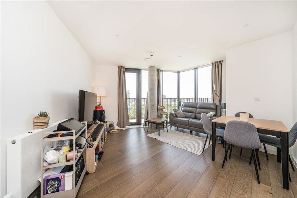 Flat Limehouse Causeway in Greater London