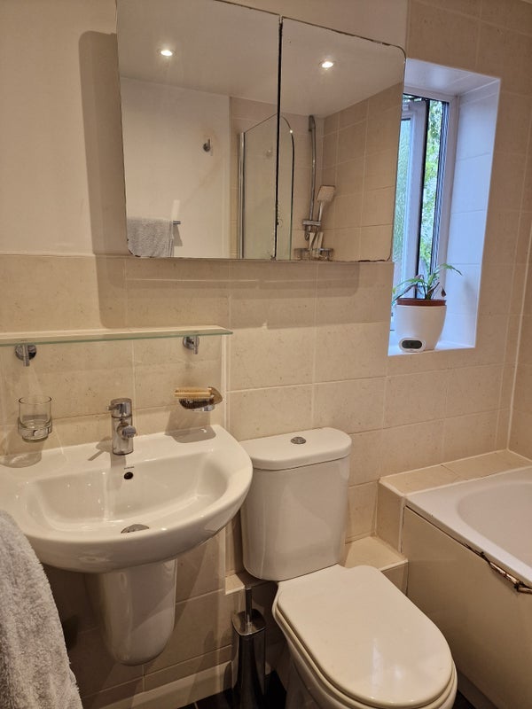 Room Cosgrove Close in Greater London