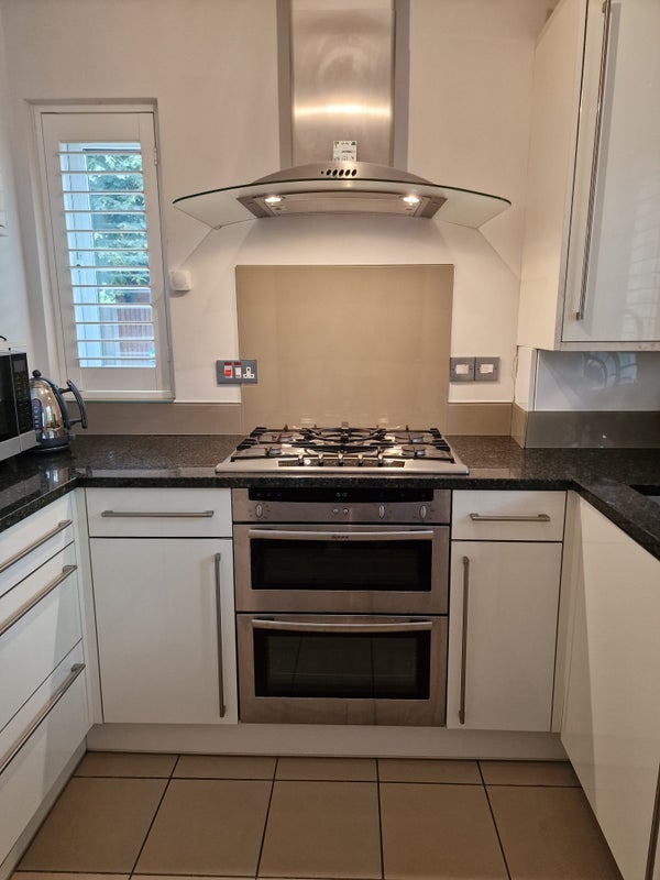 Room Cosgrove Close in Greater London