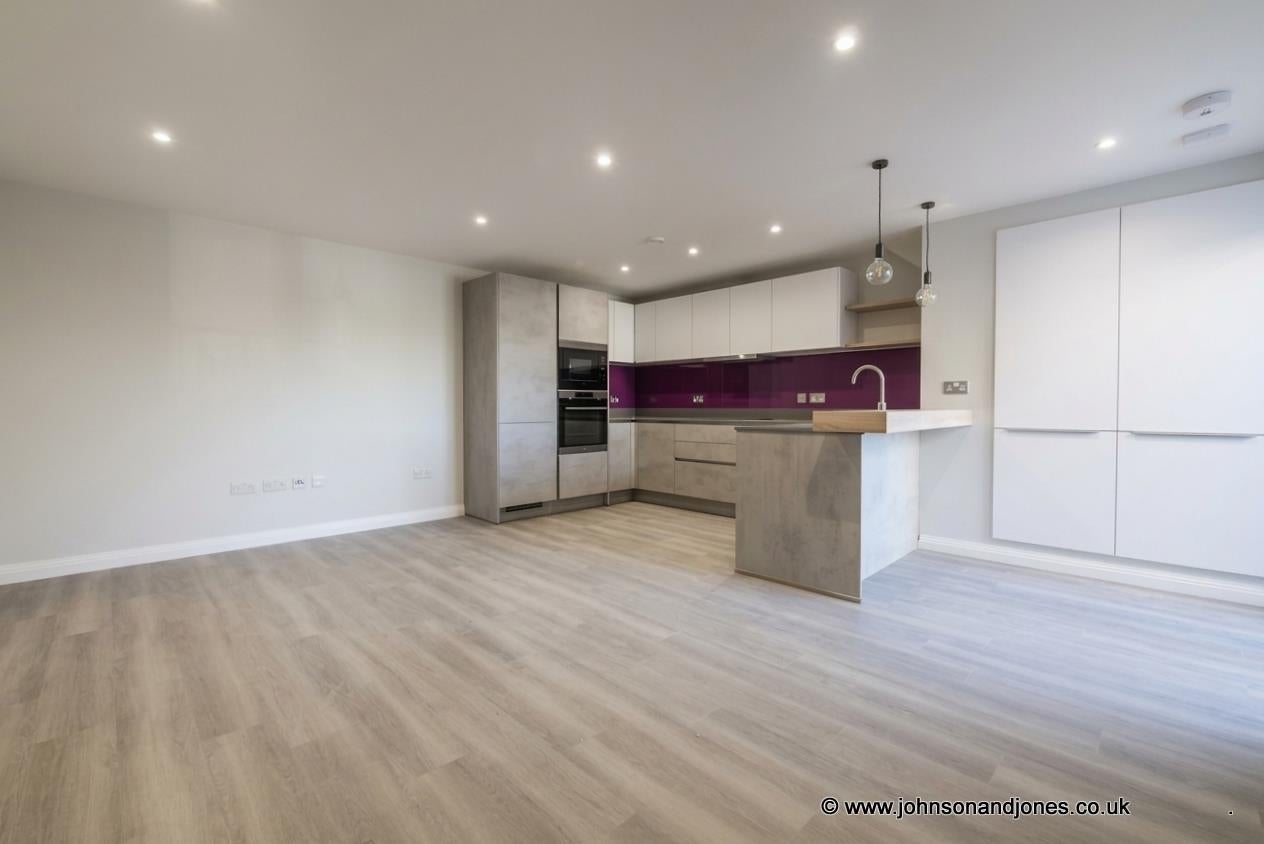 Flat Guildford Street in Borough of Runnymede