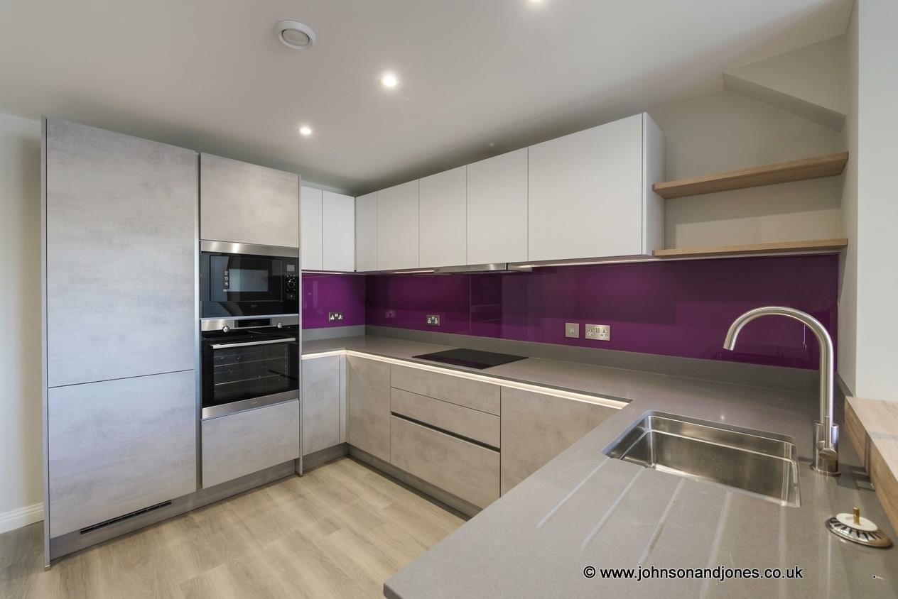 Flat Guildford Street in Borough of Runnymede