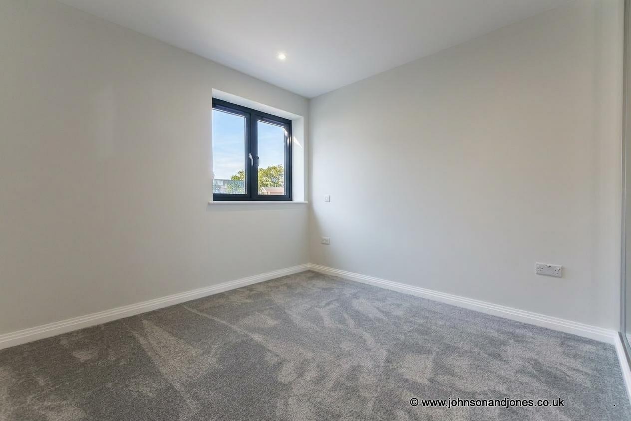 Flat Guildford Street in Borough of Runnymede