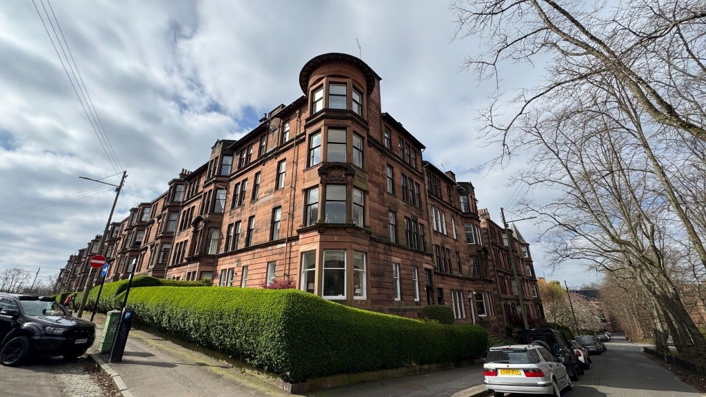 Flat Queensborough Gardens in Glasgow