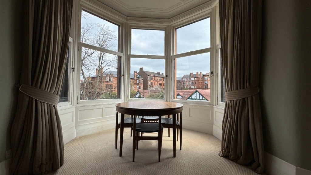 Flat Queensborough Gardens in Glasgow