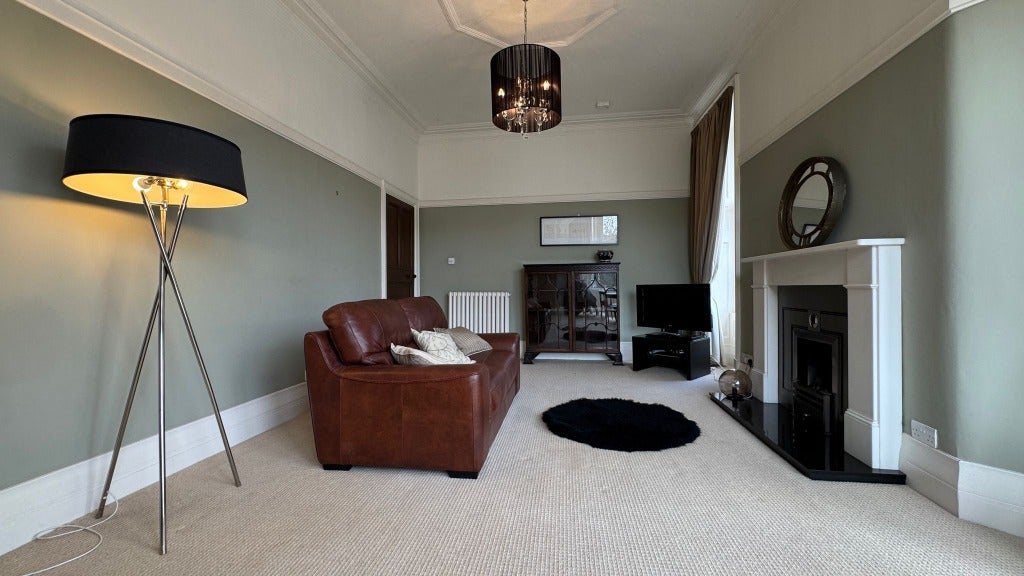 Flat Queensborough Gardens in Glasgow
