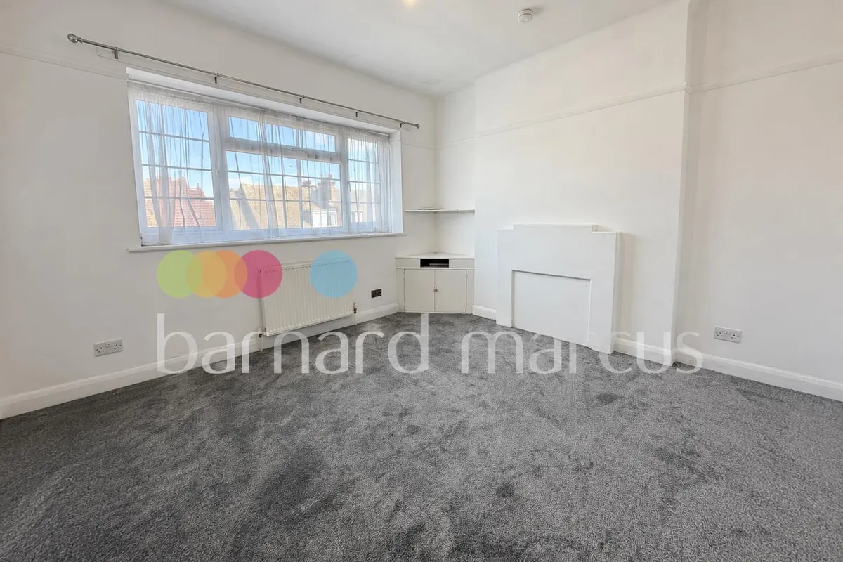Flat Belmont Road in Greater London