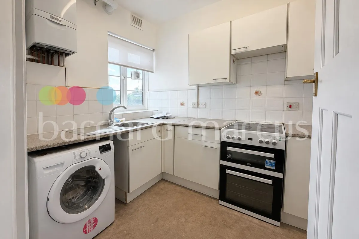 Flat Belmont Road in Greater London