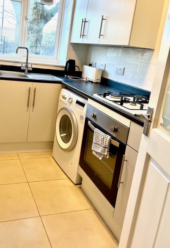 Room Dagnall Street in Greater London