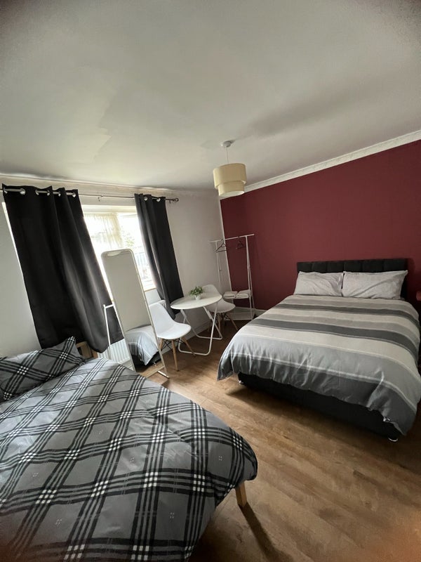 Room Dagnall Street in Greater London