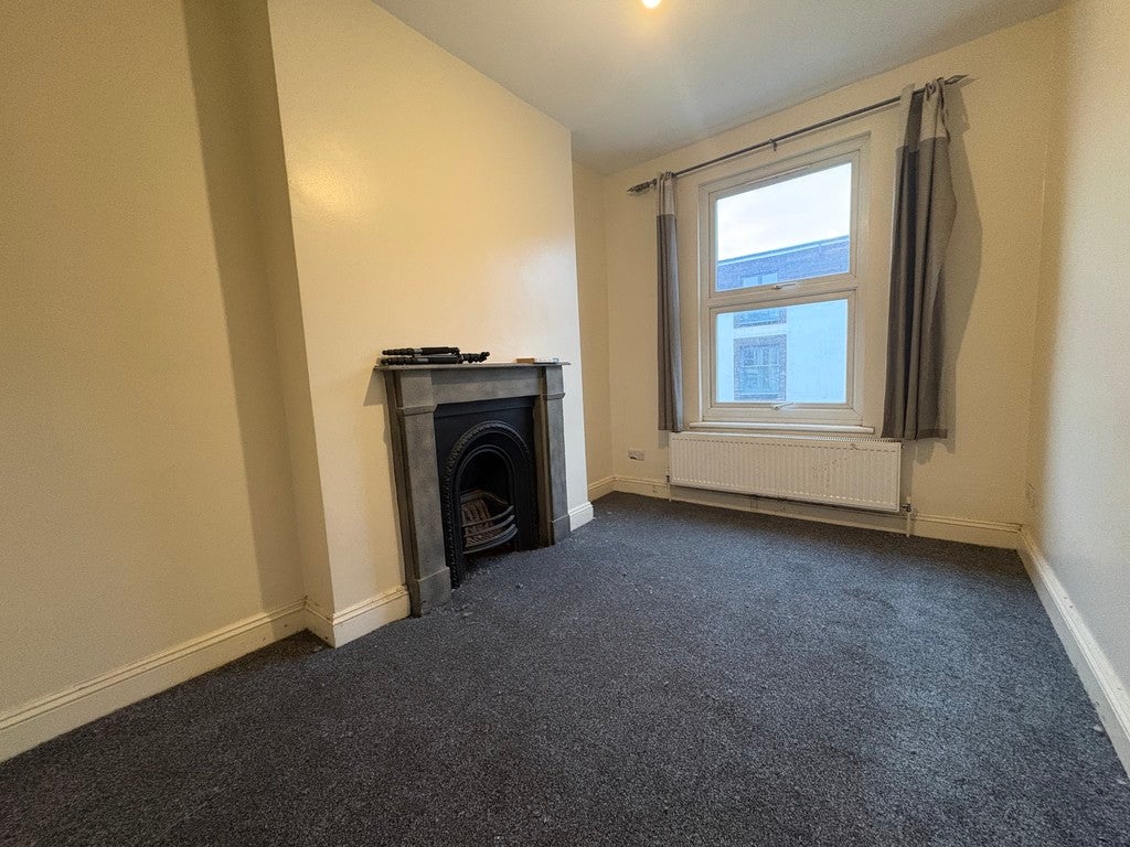 Flat Graham Road in Greater London