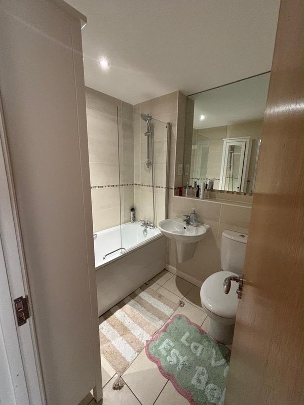Room Albemarle Road in Greater London