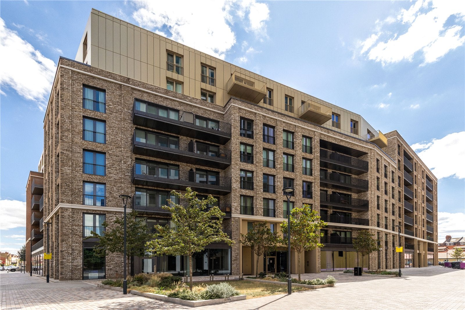 Flat Stepney Way in Greater London