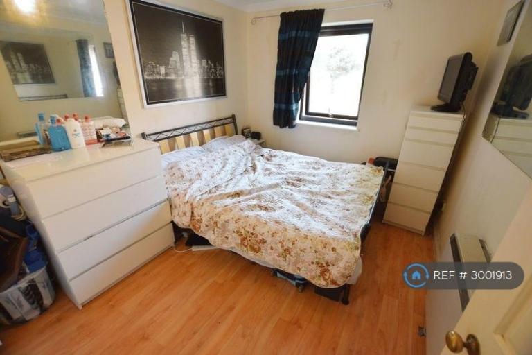 Flat Copperfield Road in Greater London