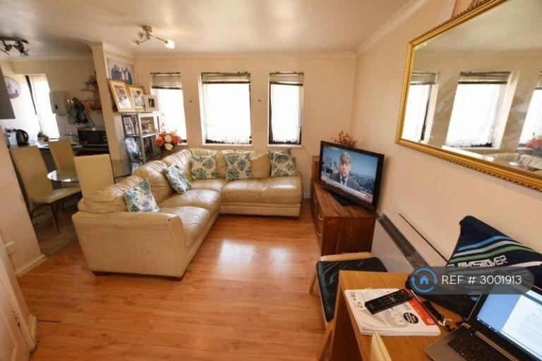 Flat Copperfield Road in Greater London