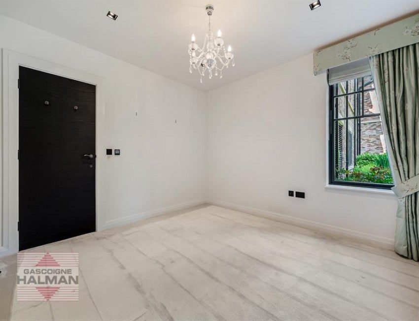 Flat Alderley Road in Wilmslow