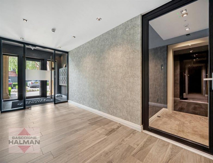 Flat Alderley Road in Wilmslow