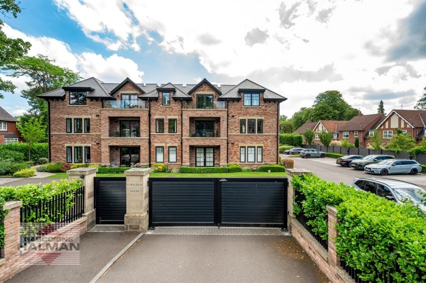 Flat Alderley Road in Wilmslow