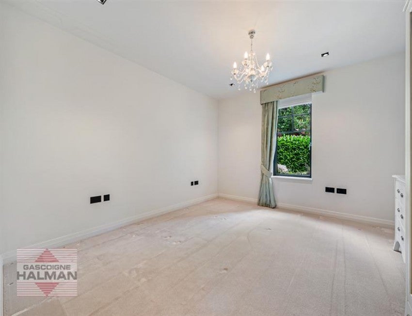 Flat Alderley Road in Wilmslow