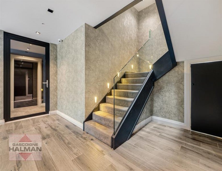 Flat Alderley Road in Wilmslow