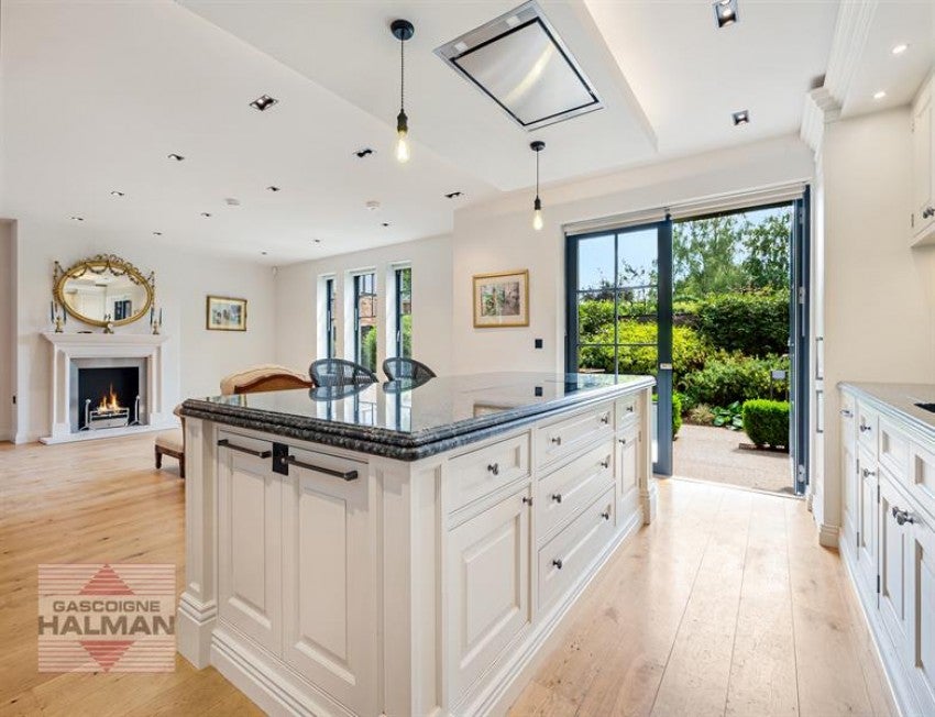 Flat Alderley Road in Wilmslow