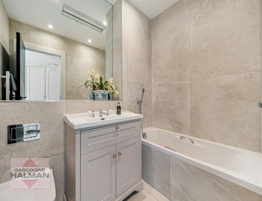 Flat Alderley Road in Wilmslow