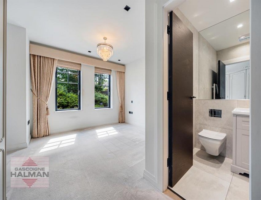 Flat Alderley Road in Wilmslow