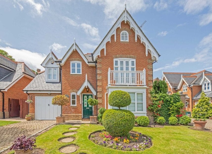 House Devey Close in Greater London
