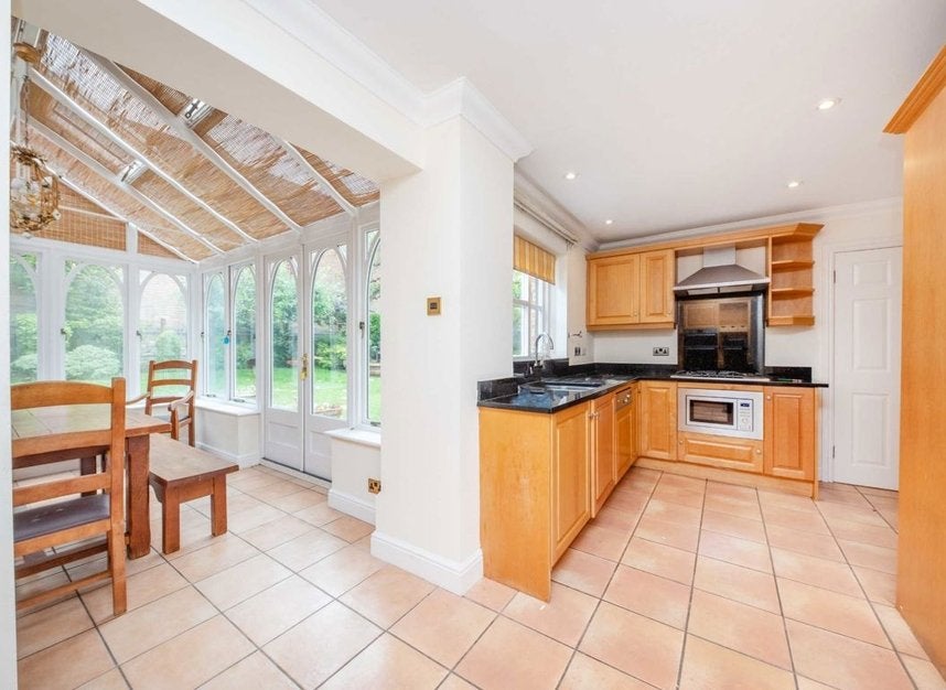 House Devey Close in Greater London