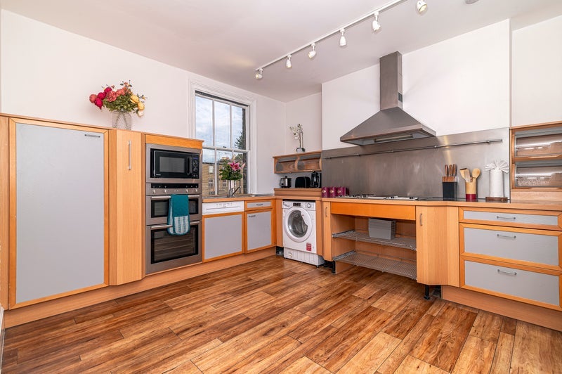 Room Henniker Mews in Greater London