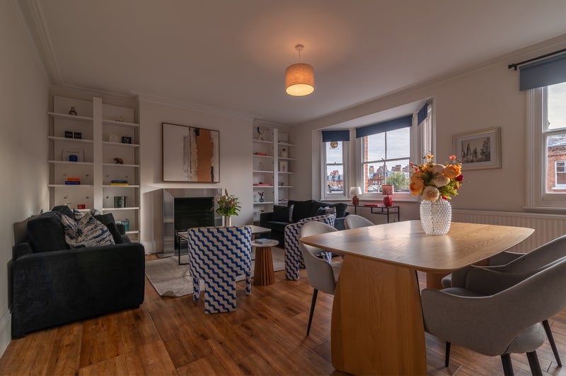 Room Henniker Mews in Greater London