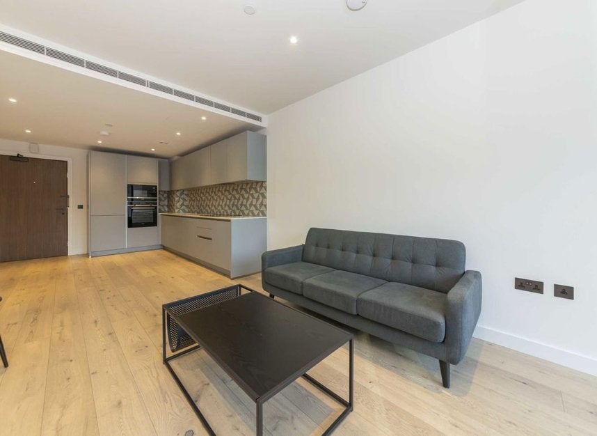 Flat Golden Lane in City of London