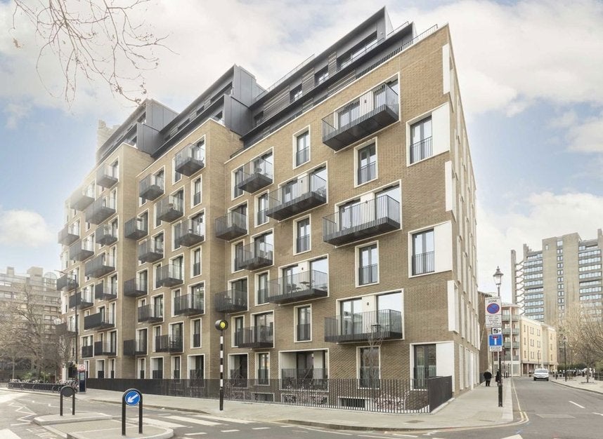 Flat Golden Lane in City of London