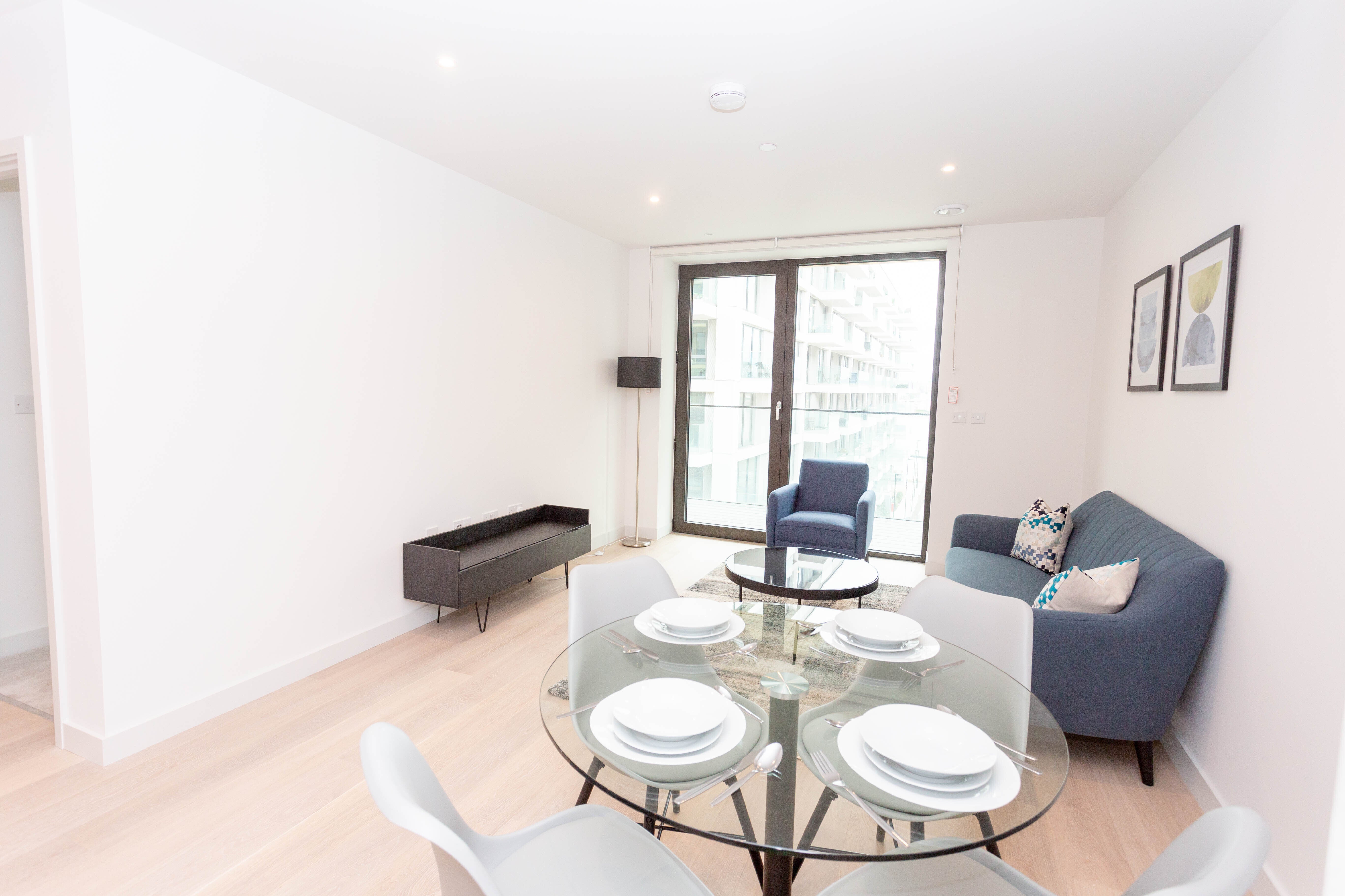Flat Royal Crest Avenue in Greater London