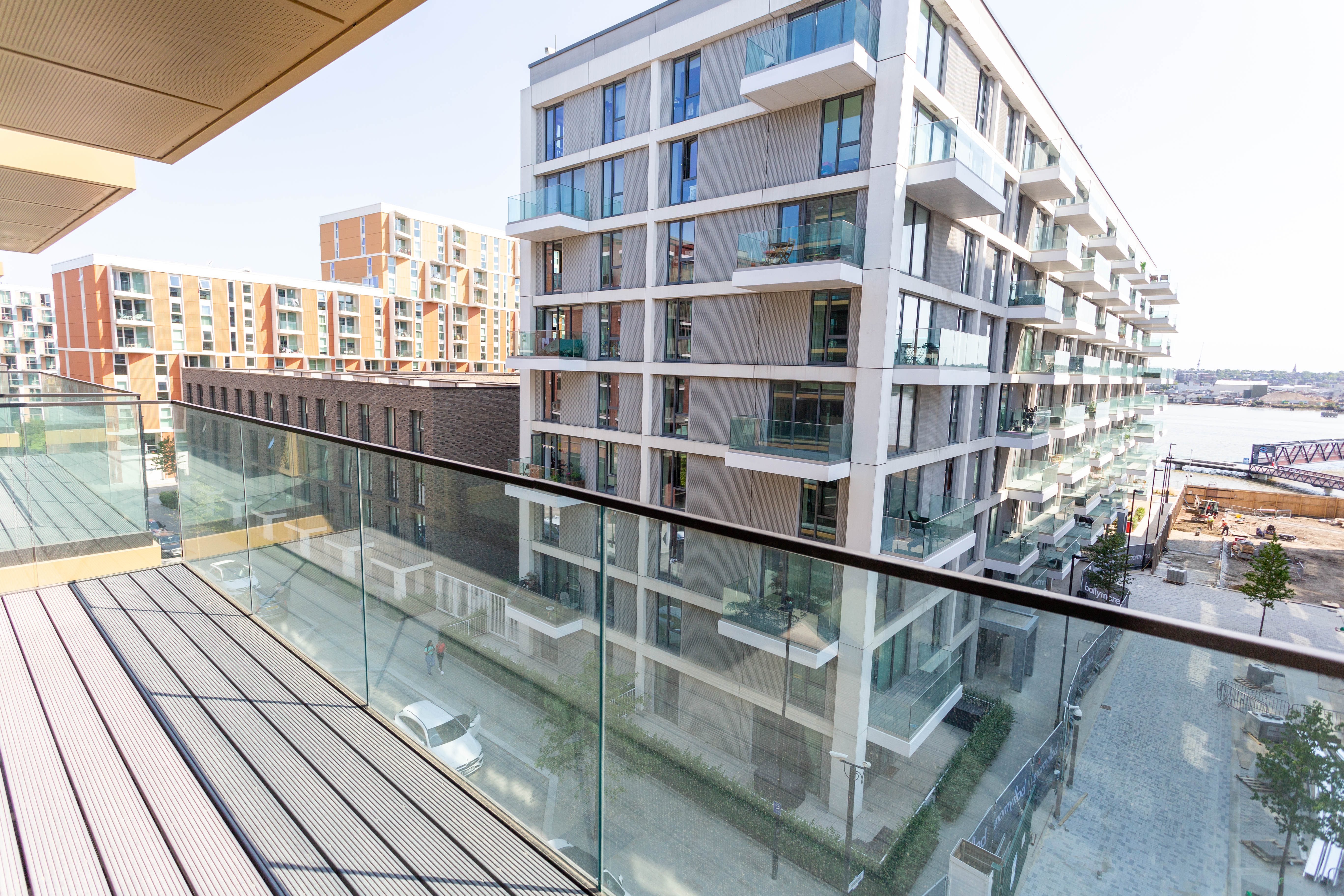 Flat Royal Crest Avenue in Greater London