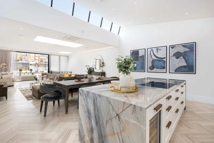 Flat Cheval Place in Greater London