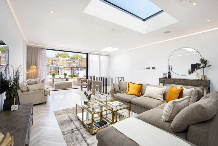 Flat Cheval Place in Greater London