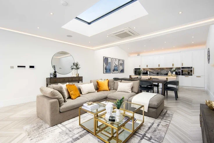Flat Cheval Place in Greater London