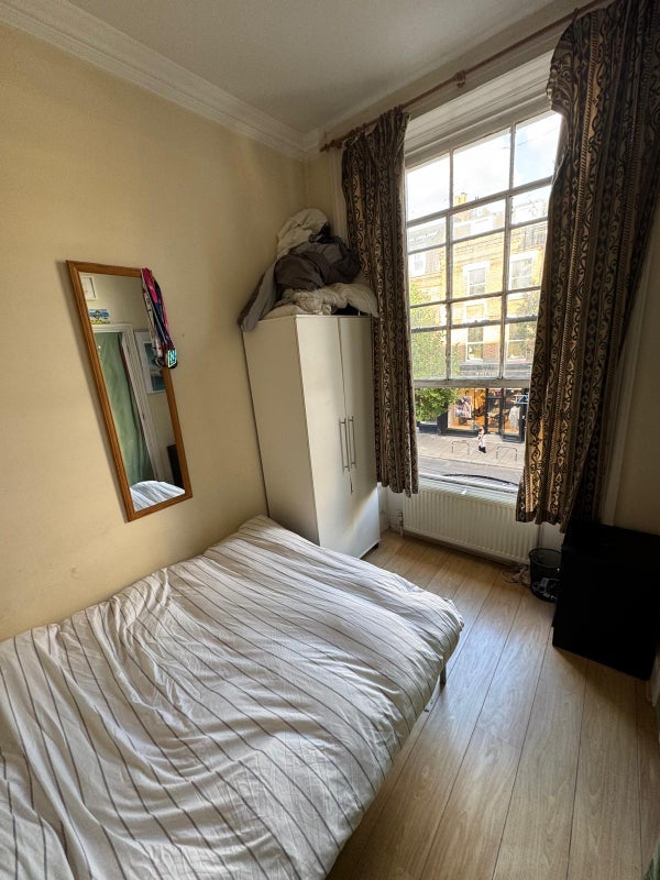 Room Upper Street in Greater London