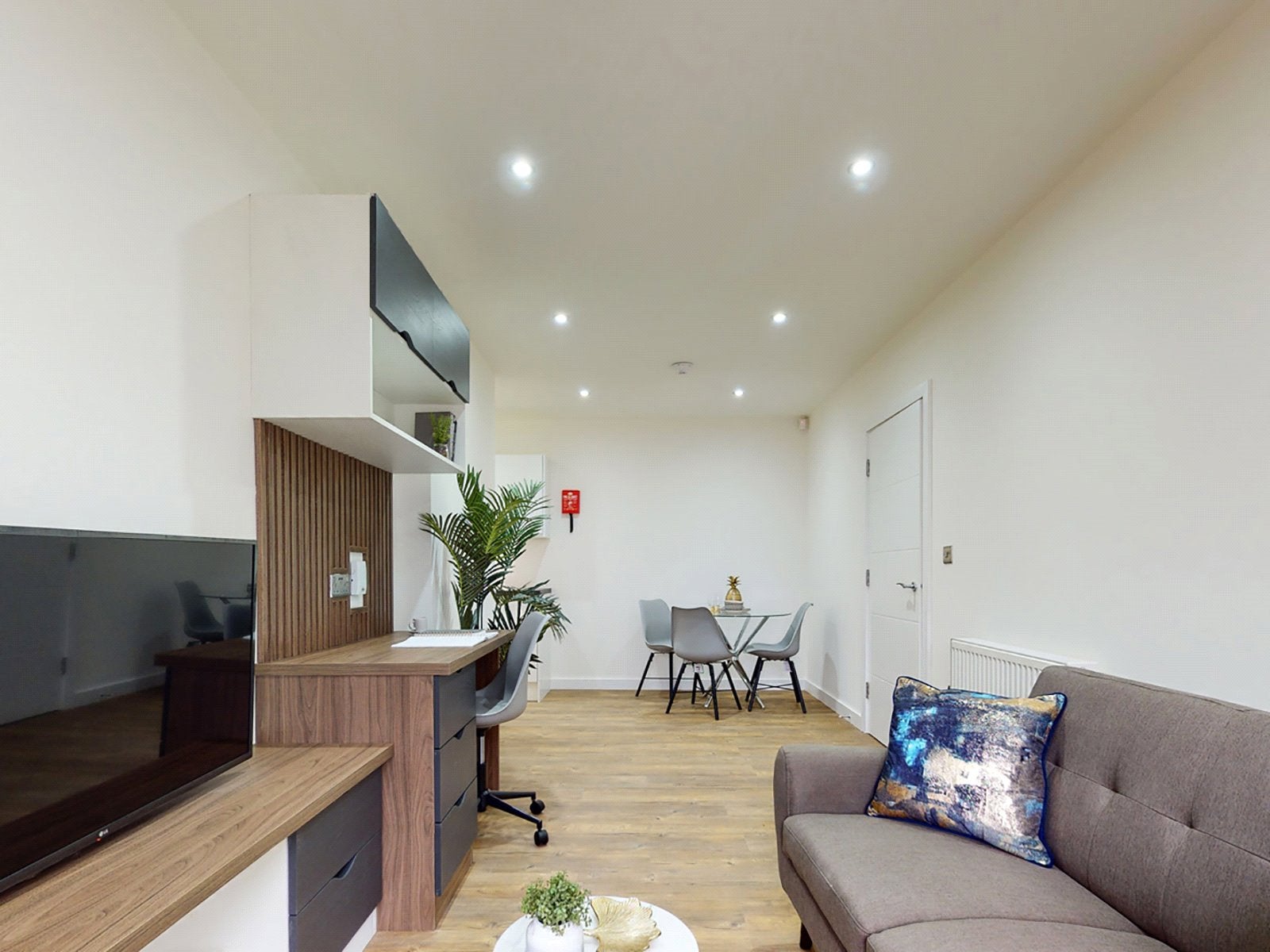 Flat Clarendon Road in Leeds