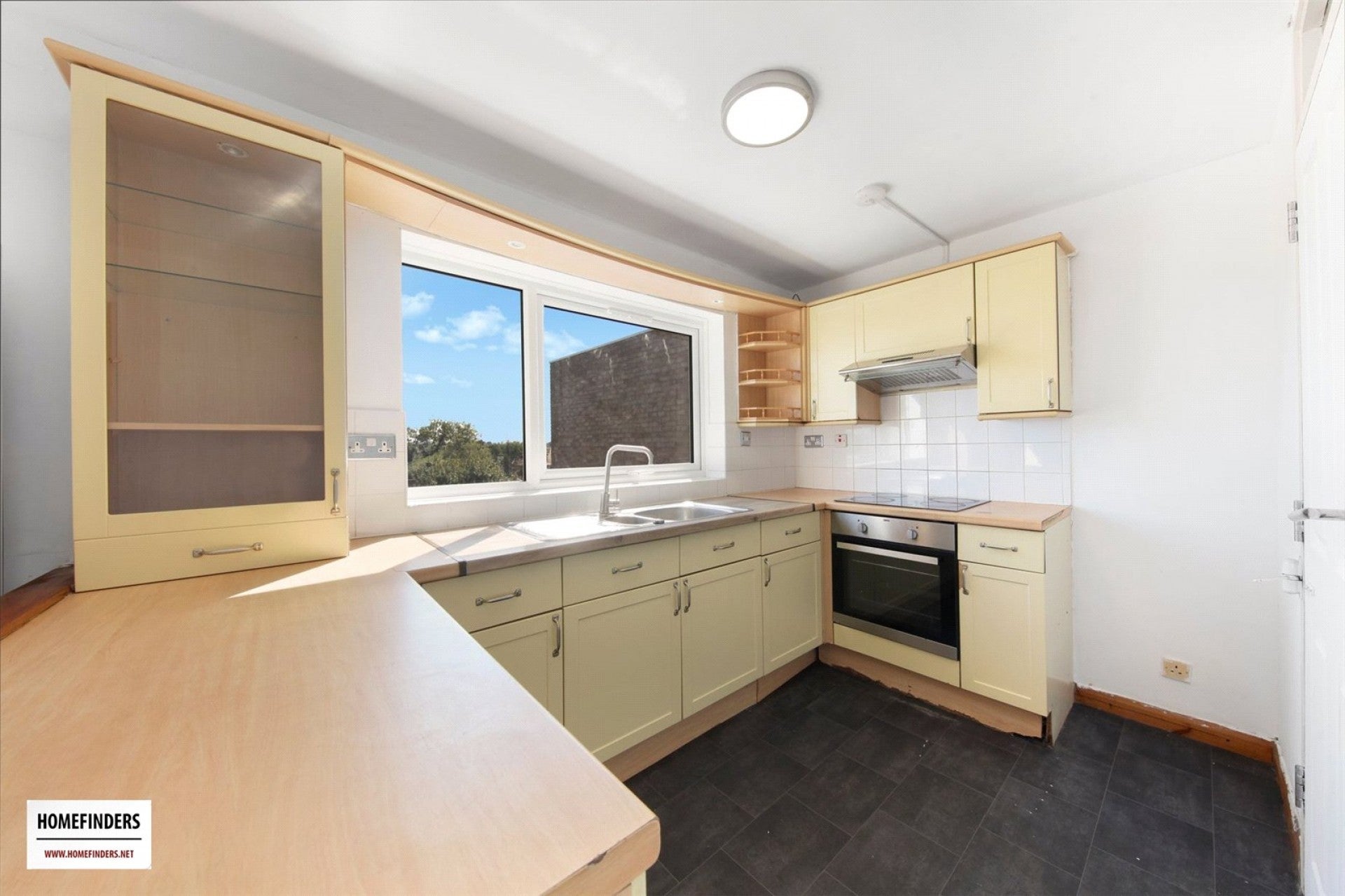 Flat Sinclair Road in Greater London