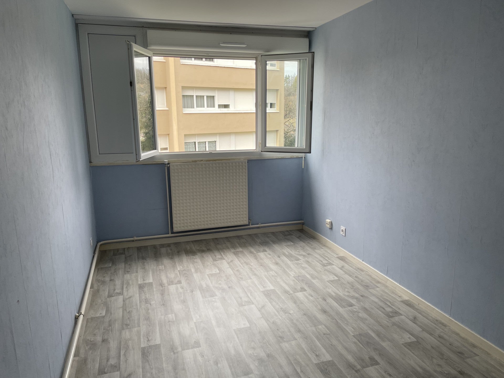 Appartement Place de la Mairie à Arbent