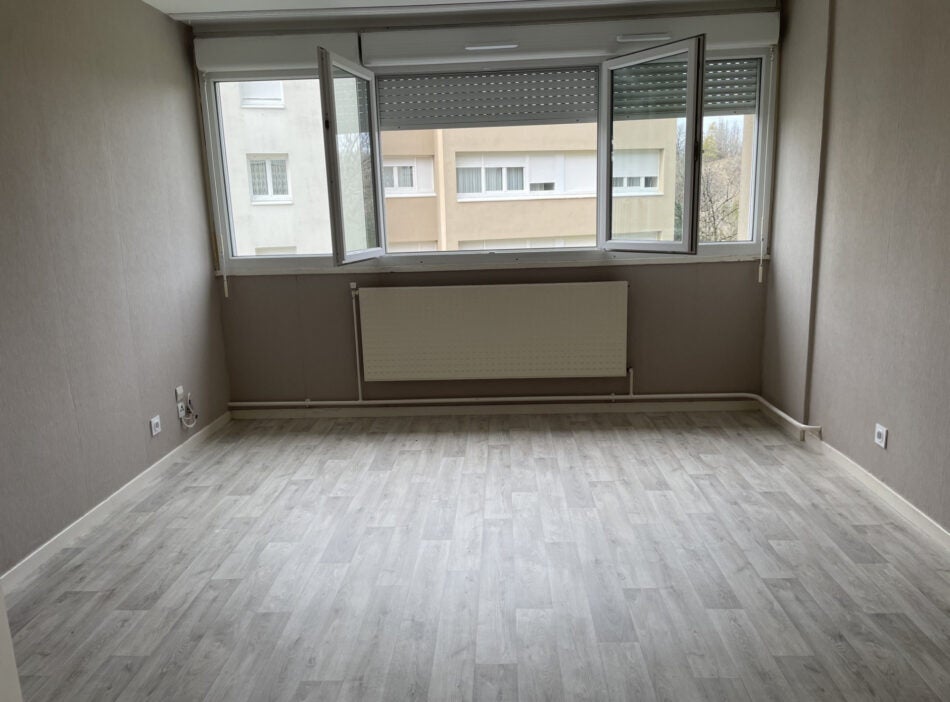 Appartement Place de la Mairie à Arbent