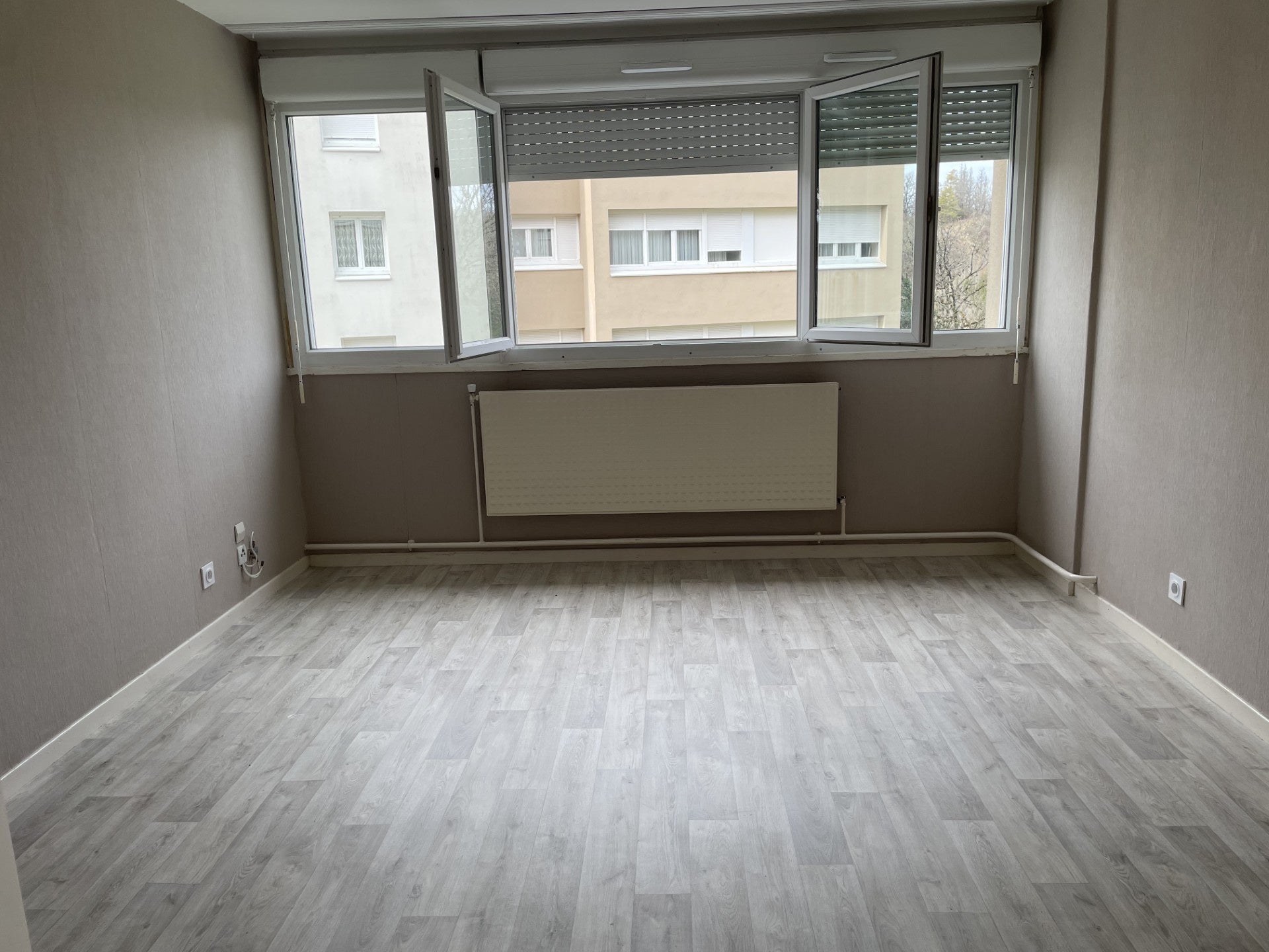 Appartement Place de la Mairie à Arbent